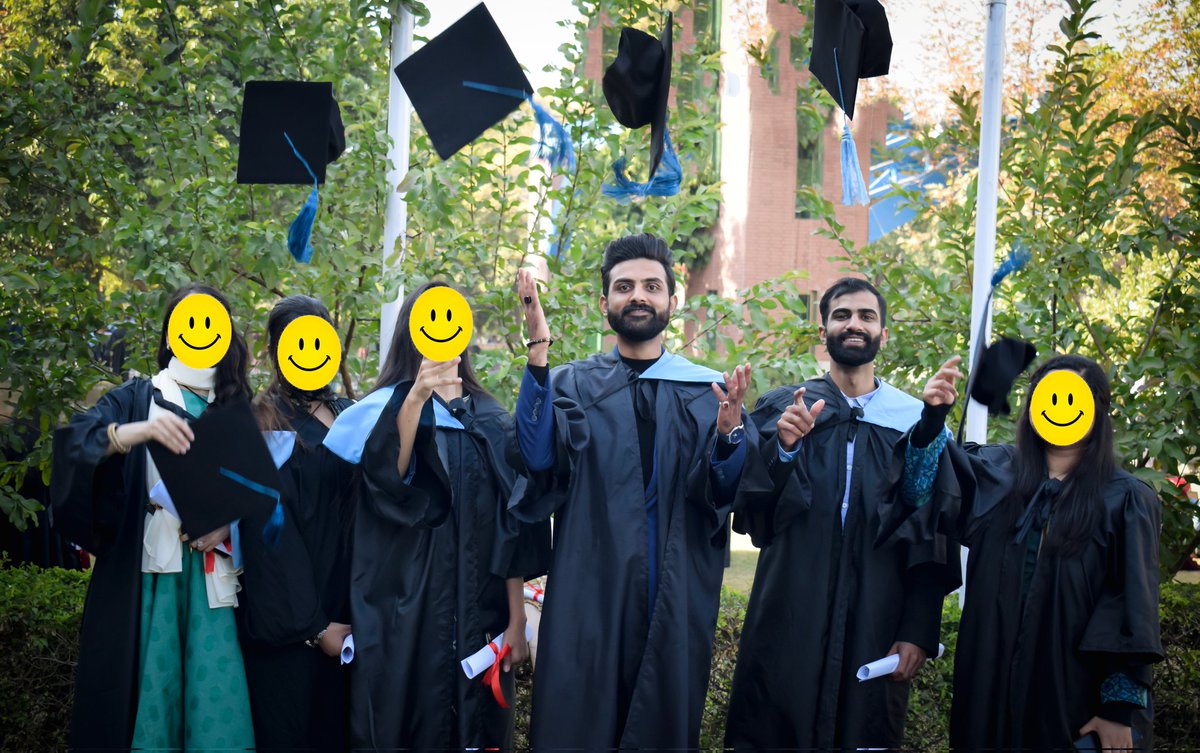 ali5official's tweet photo. 2016-2020🎓
May we continue to do amazing things in life 🖤.
May our caps fly as higher as our dreams 🖤.
.
Friends are like stars. You don't always see them but you know they're there ❤️. 
#aridconvocation2021
#graduates2020🎓
#22ndconvocation
#ariduniversity
#chaudhryaliabbas https://t.co/kzr3VPxt52