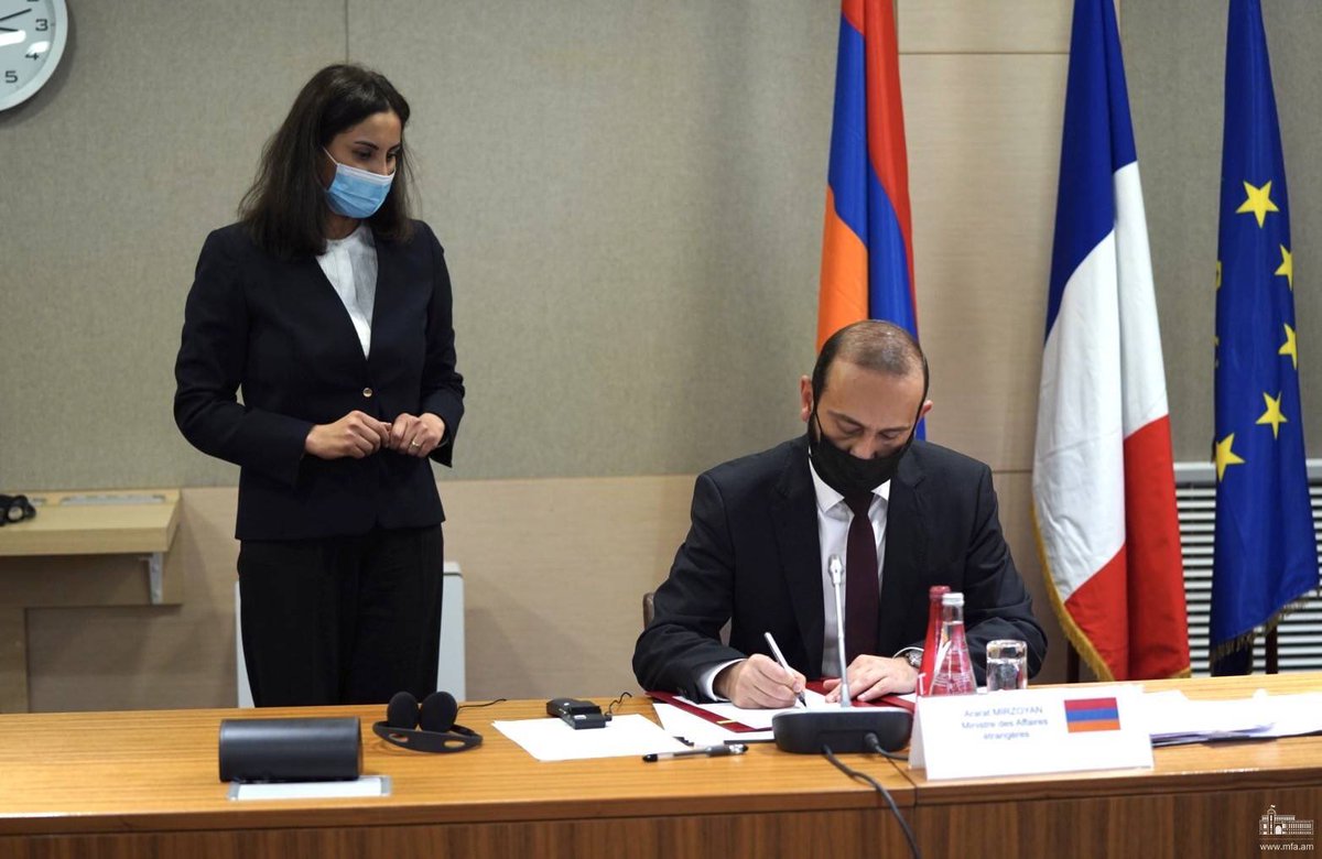 MFAofArmenia's tweet photo. Le 9 décembre, dans le cadre la première session du groupe de travail bilatéral portant sur la coopération économique franco-arménienne tenue à Paris, @AraratMirzoyan  &amp; @JBLemoyne ont signé "La feuille de route de la coopération économique bilatérale pour la période 2021-2026". https://t.co/NB6WLdbEsF