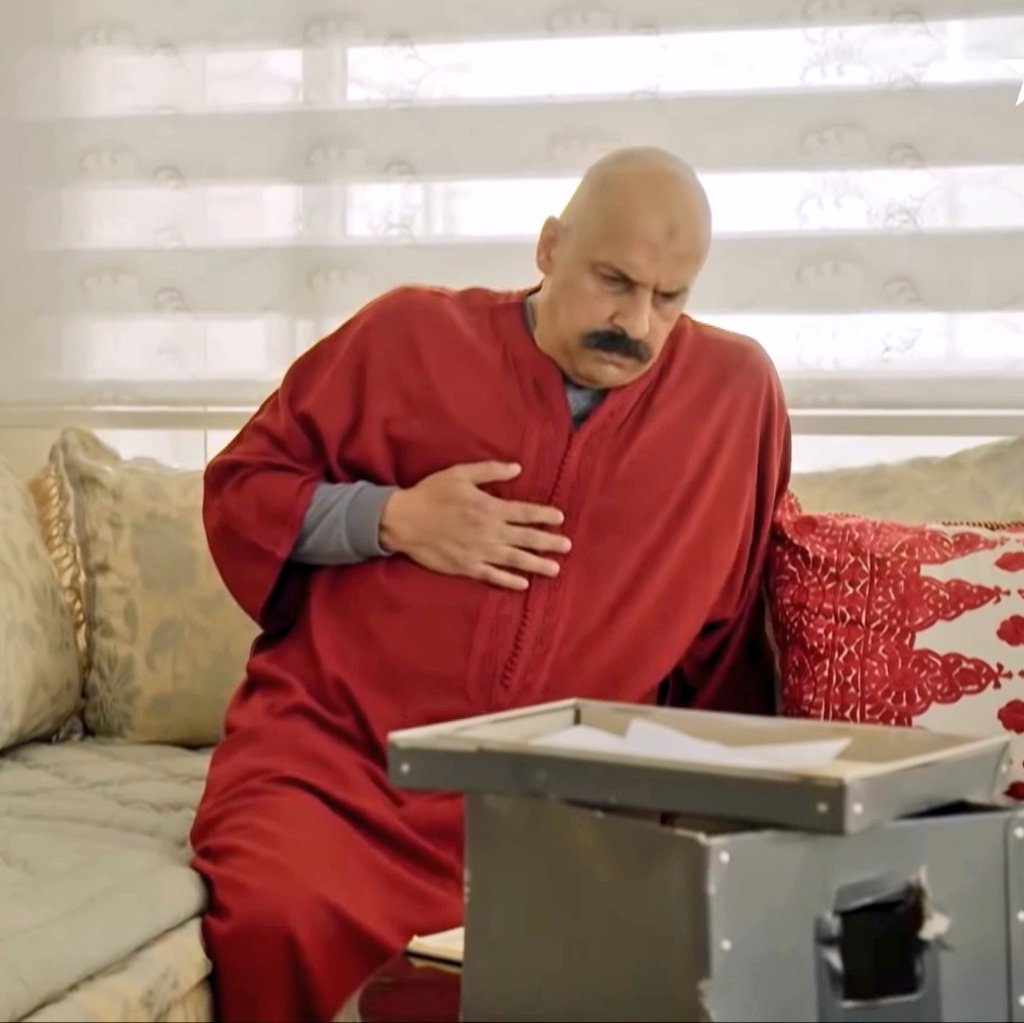 MoustacharMed's tweet photo. أعان الله زوجا استيقظ في جوف الليل نظر يمينا  فلم يجد زوجته و نظر يسارا فلم يجد هاتفه 😆 https://t.co/kLNepGAt6a