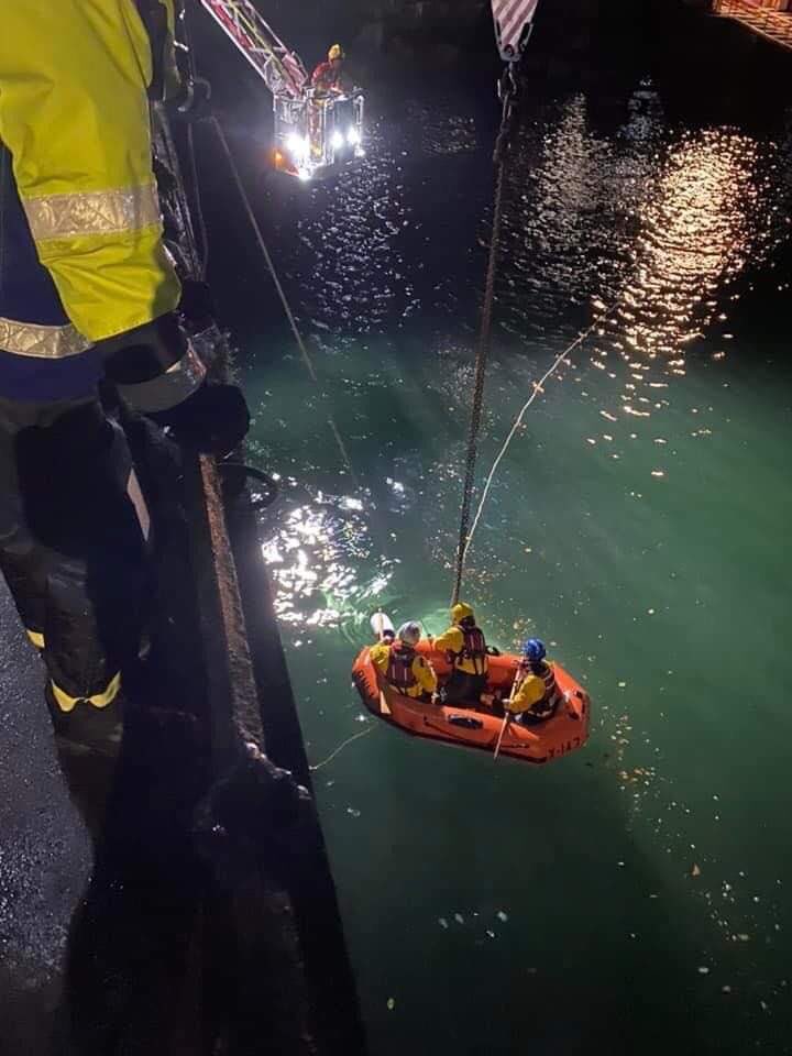 of_crane's tweet photo. I love my job - I get to dress up in all kinds of outfits 😉😜 This time it was in an RNLI dry suit ….. thank you Douglas Lifeboat for keeping me safe and dry 😍😍😍😍😍 https://t.co/W9ykXwYuHT