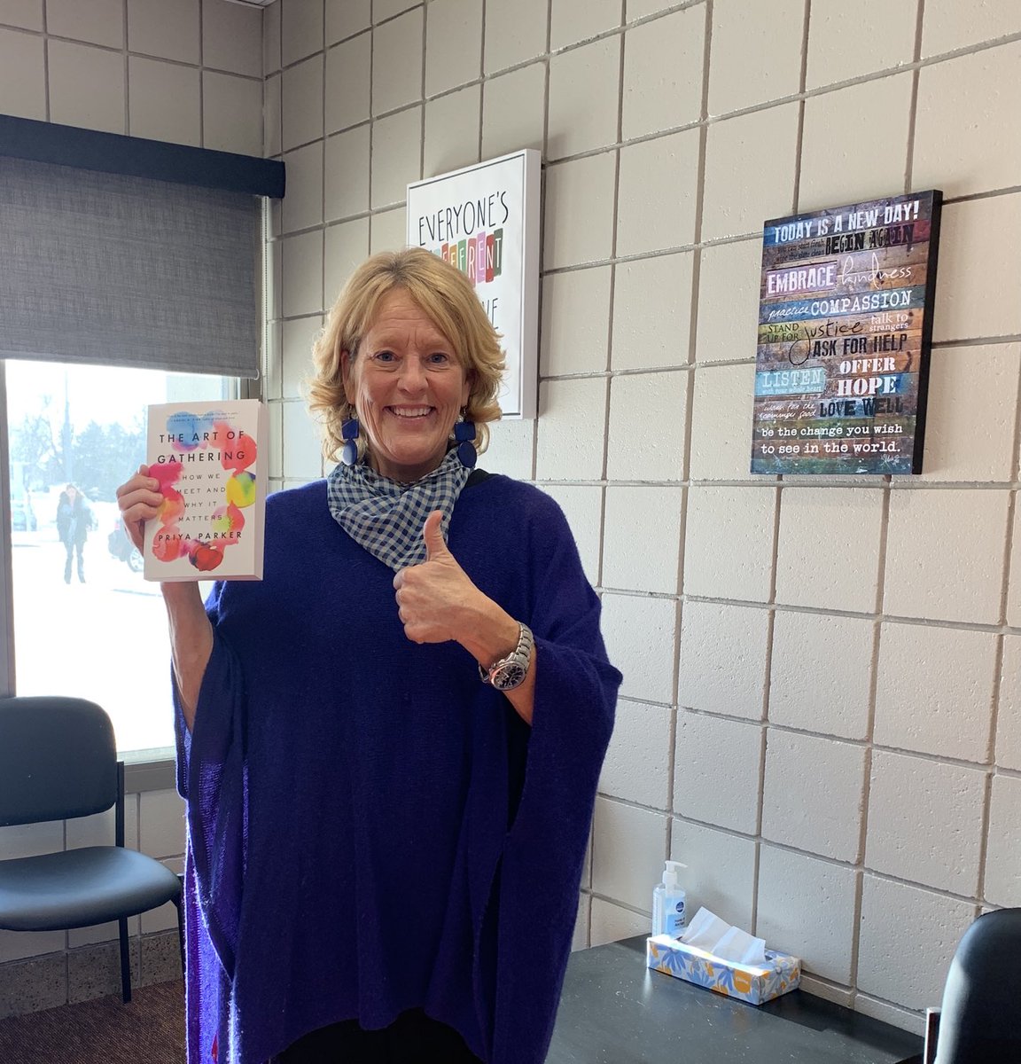LoriLockharta's tweet photo. ❤️ my MasterMind class and our leaders, Jenn and Mitch @The_MainIdea  ⁦@mitchcenter⁩.  ❤️love my gift!  @pryaparker  thank you https://t.co/mSdTkHWKit