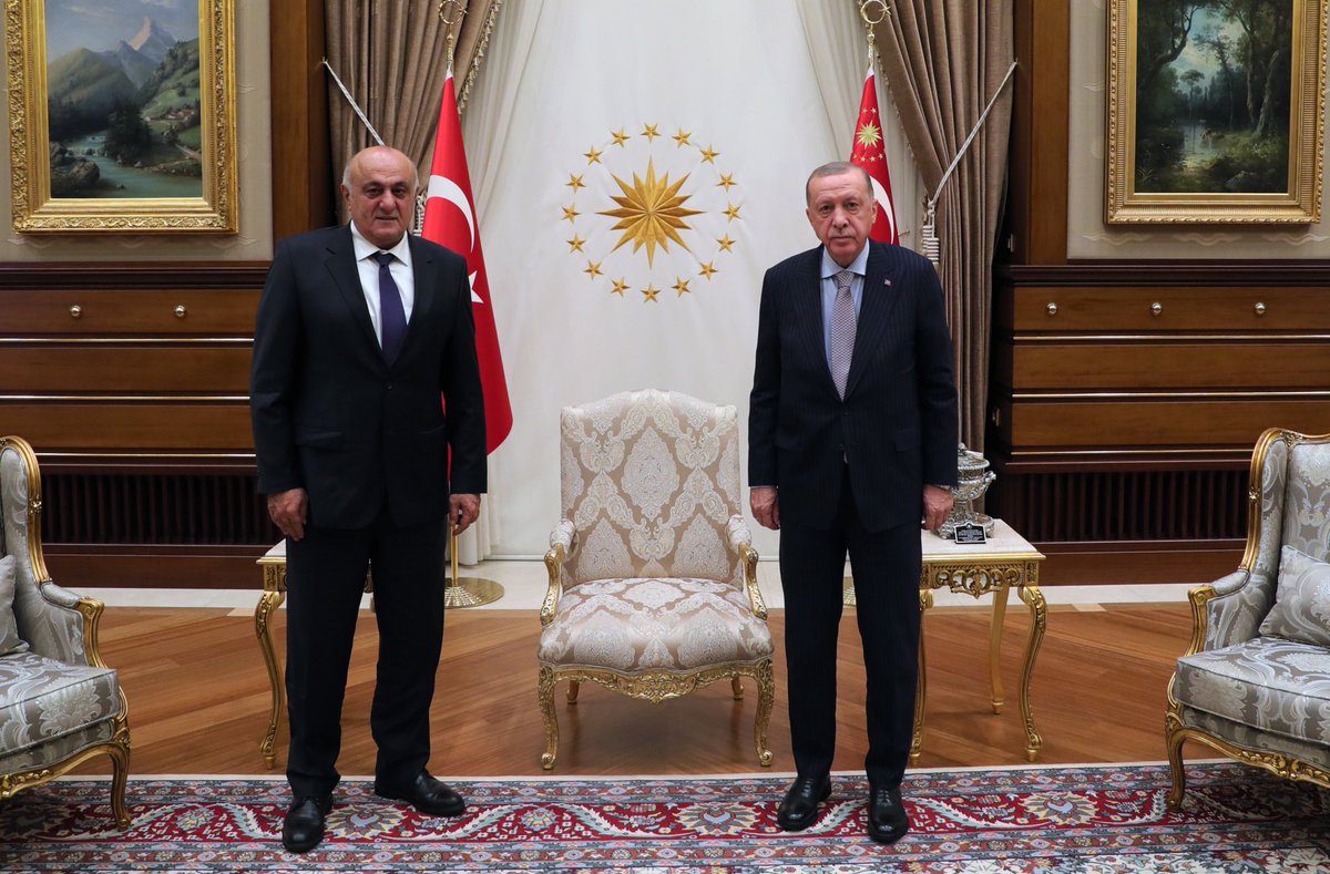 Cumhurbaşkanı <a href="/RTErdogan/">Recep Tayyip Erdoğan</a>, Pancar Ekicileri Kooperatifleri Birliği (PANKOBİRLİK) Genel Başkanı Ramazan Erkoyuncu'yu Cumhurbaşkanlığı Külliyesinde kabul etti.