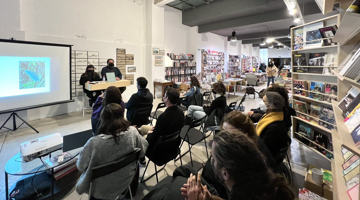 EN DIRECTO // <a href="/Bangaranglibros/">Bangarang</a> 

Presentación del fotolibro ‘Mato Grosso’ de Raquel Bravo, editado por <a href="/fuegobooks/">Fuego Books</a> (<a href="/GusAlemanFoto/">Gustavo Alemán Pérez se ha ido a Bluesky</a>)