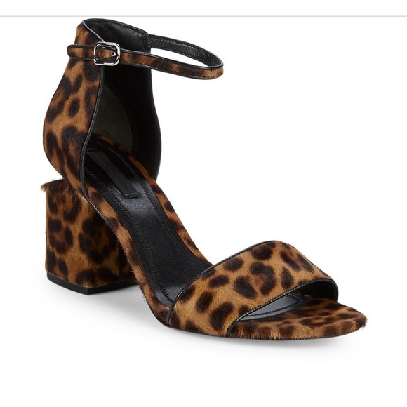NadiaFilipowich's tweet photo. So good I had to share! Check out all the items I'm loving on @Poshmarkapp #poshmark #fashion #style #shopmycloset #alexanderwang #jimmychoo #needlethread: https://t.co/mjnTs1LfUj https://t.co/VIbTQKreyX