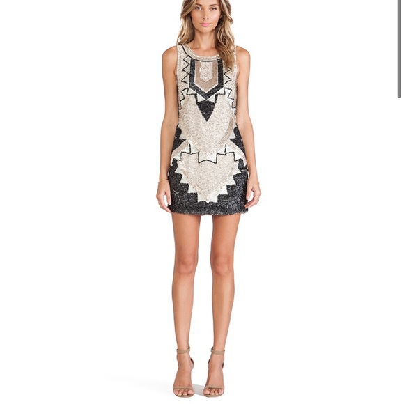 NadiaFilipowich's tweet photo. So good I had to share! Check out all the items I'm loving on @Poshmarkapp #poshmark #fashion #style #shopmycloset #alexanderwang #jimmychoo #needlethread: https://t.co/mjnTs1LfUj https://t.co/VIbTQKreyX
