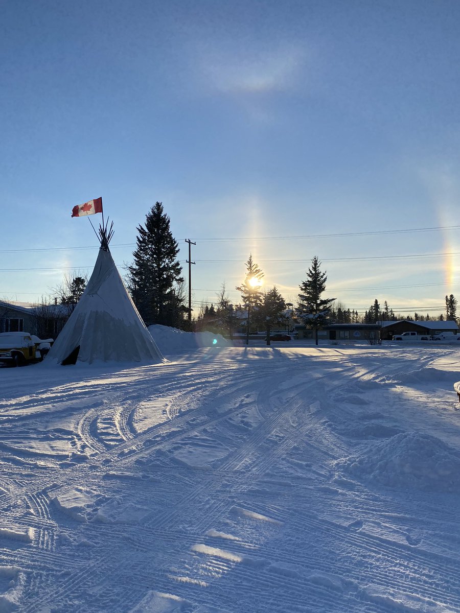 MommyMermaid_'s tweet photo. Sundog this morning in Fort Smith, NWT. https://t.co/zK7ThX4M1a
