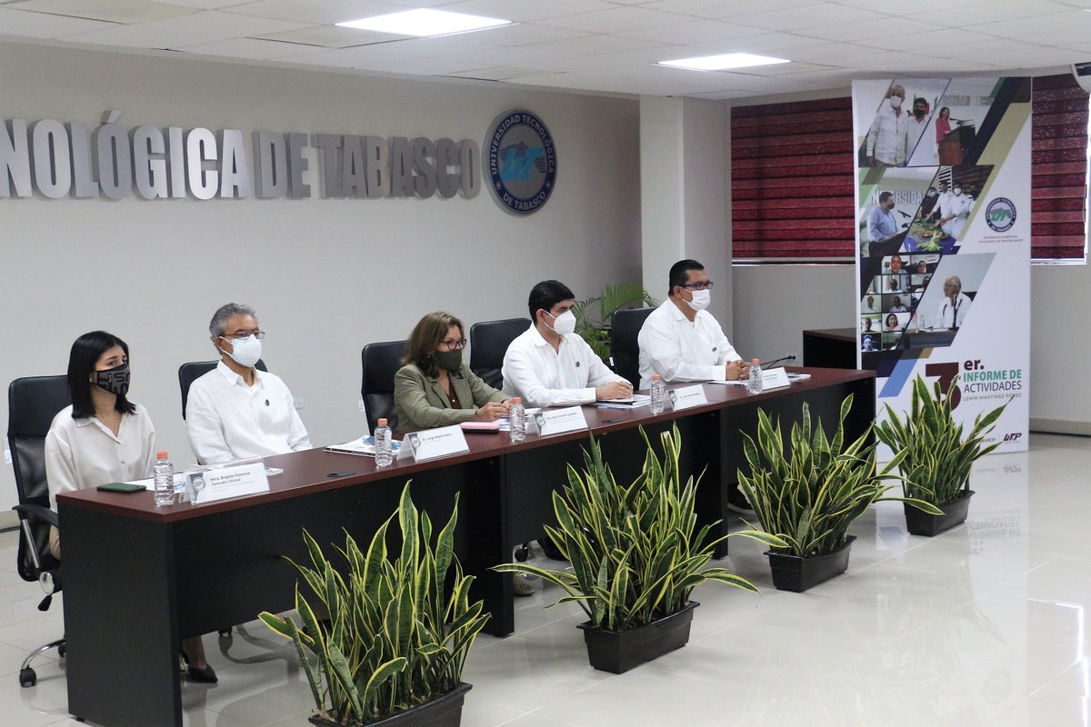 UTTAB's tweet photo. El Dr. Lenin Martínez Pérez presentó su Tercer Informe de Actividades ante el Consejo Directivo, maestros, estudiantes y personal administrativo de la UTTAB, así como invitados especiales del sector público y privado y asociaciones profesionales. https://t.co/3Zvb92xoT7