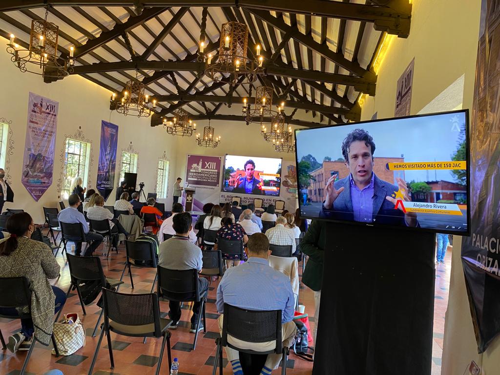 uimunicipalista's tweet photo. Compartimos en el espacio de Buenas Prácticas la iniciativa de participación local que desde la Alcaldía de Bogotá, Colombia @GobiernoBTA se ha puesto en marcha a través del #IDEPAC
@BogotaParticipa
Continuamos con el #CongresoUIMOrizaba
@alejoriveraca https://t.co/J5vVD2LfbP