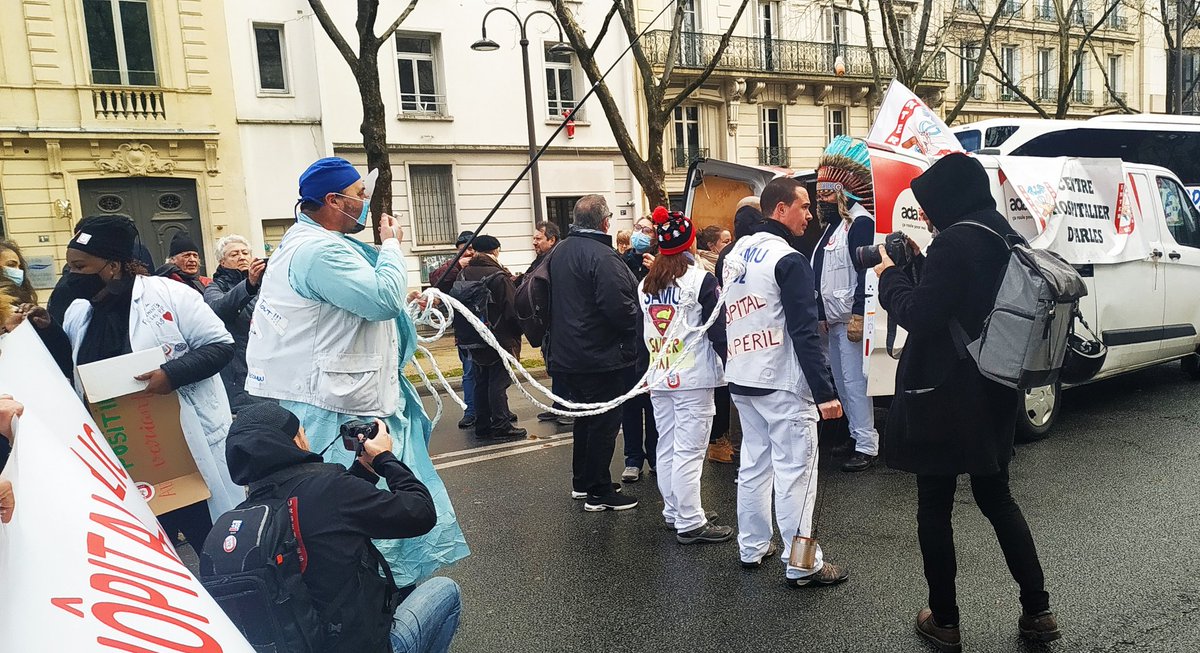 SadiPousPous's tweet photo. En cas d'#incendie
Les #muets sont priés de fairent signe aux #sourds,
de dirent aux #aveugles
de criés
<< AU FEU !!! 🔥 >> https://t.co/2w9JplFLUp