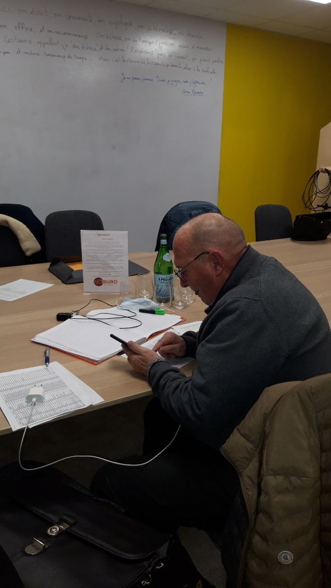 LREM55's tweet photo. ☎️ Nos militants se sont retrouvés ce soir afin de mener une action de phoning pour connaître le ressenti des meusiens sur le bilan du quinquennat d' Emmanuel Macron 

➡️ Un moment riche en échanges, merci à toutes les personnes participantes https://t.co/YOb2BKcE9K