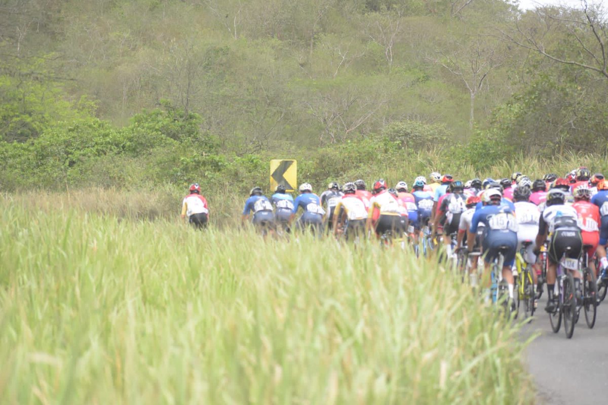 radiolacalle's tweet photo. 📍2da etapa de la Vuelta Ciclística al Ecuador 2021
[EN IMÁGENES]

#38VueltaAlEcuador
#CiclismoEnLaCalle
#RespetoAlCiclista https://t.co/WOh0ArCJUA