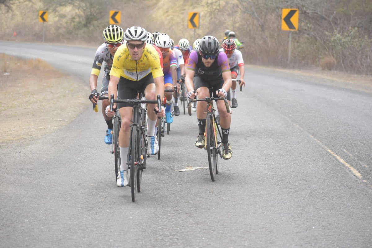 radiolacalle's tweet photo. 📍2da etapa de la Vuelta Ciclística al Ecuador 2021
[EN IMÁGENES]

#38VueltaAlEcuador
#CiclismoEnLaCalle
#RespetoAlCiclista https://t.co/WOh0ArCJUA