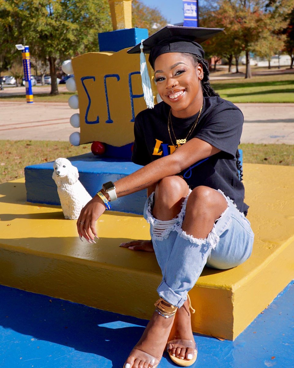_lildarryl_'s tweet photo. 🐩• to Mary Lou & the crew ✨
Thank you for continuously paving the way for young ladies such as myself and my Sorors to be apart of something bigger than us and teaching us every day how to be the epitome of a TRUE ΣIGMA WOMAN. 💙
#HBCUGrad #poodlesgraduate #albanystategrad https://t.co/ZGAmKLmkz2