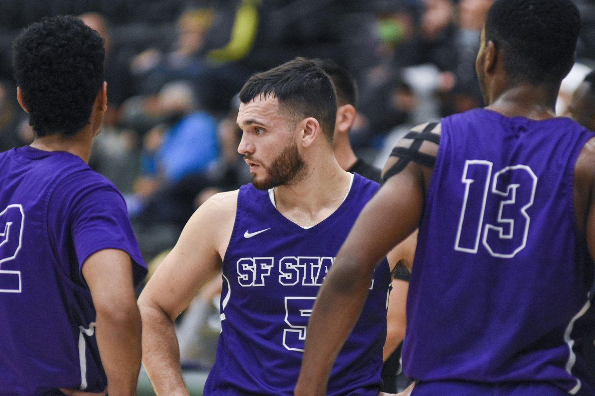 smelliott_id99's tweet photo. Forgot I took these when SF State came to town, but here's @lhslionbball @LHSLionsSports alum Travis August @travis_august #golions https://t.co/odny4JImza