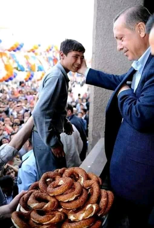 ❓❔❓❔⁉️⁉️

___Ben Anlamıyorummm, Bu Adamın Kıymetini Neden Bilmezler, Neden Nankörlük Yaparlar....😔
NEDENNNN...?????😬😬😬😬