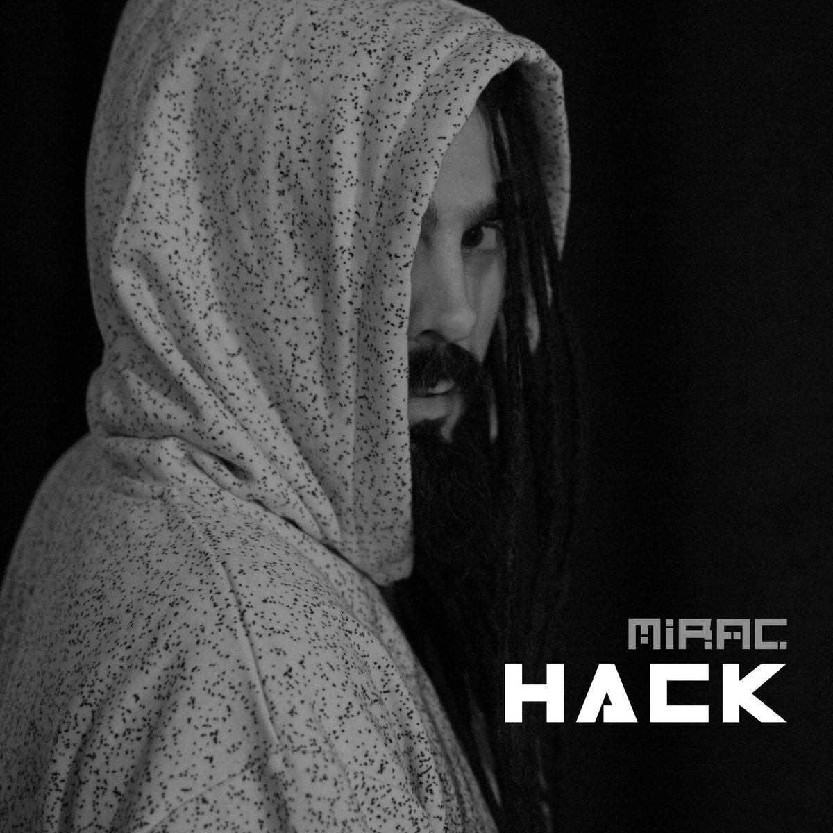 MiracOnline's tweet photo. Hız kesmeden devam ediyoruz. PARANOYA’yı sevenler #HACK ‘e bayılacak; sevmeyenler ise bu şarkıdan nefret edecekler. ;) 17 Aralık! @RunyaPRO @DMCcomtr 
•
Cover Photo: @MelekReyhanDinc 
Cover Design: @okanonline https://t.co/ZGM8yLxbpQ