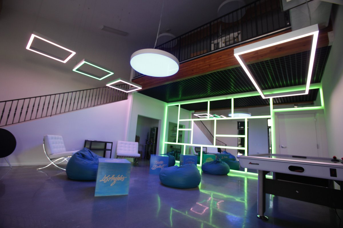 High quality lighting done right! By the experts <a href="/WarehouseRuss/">CENTERLIGHT Tech Team</a> Great work!
#highquality #experts #lightingdesign #architecturephotography #led #CobraKai #architecturaldesign #ReturnToHogwarts #BeverlyHills #beauty #architecture