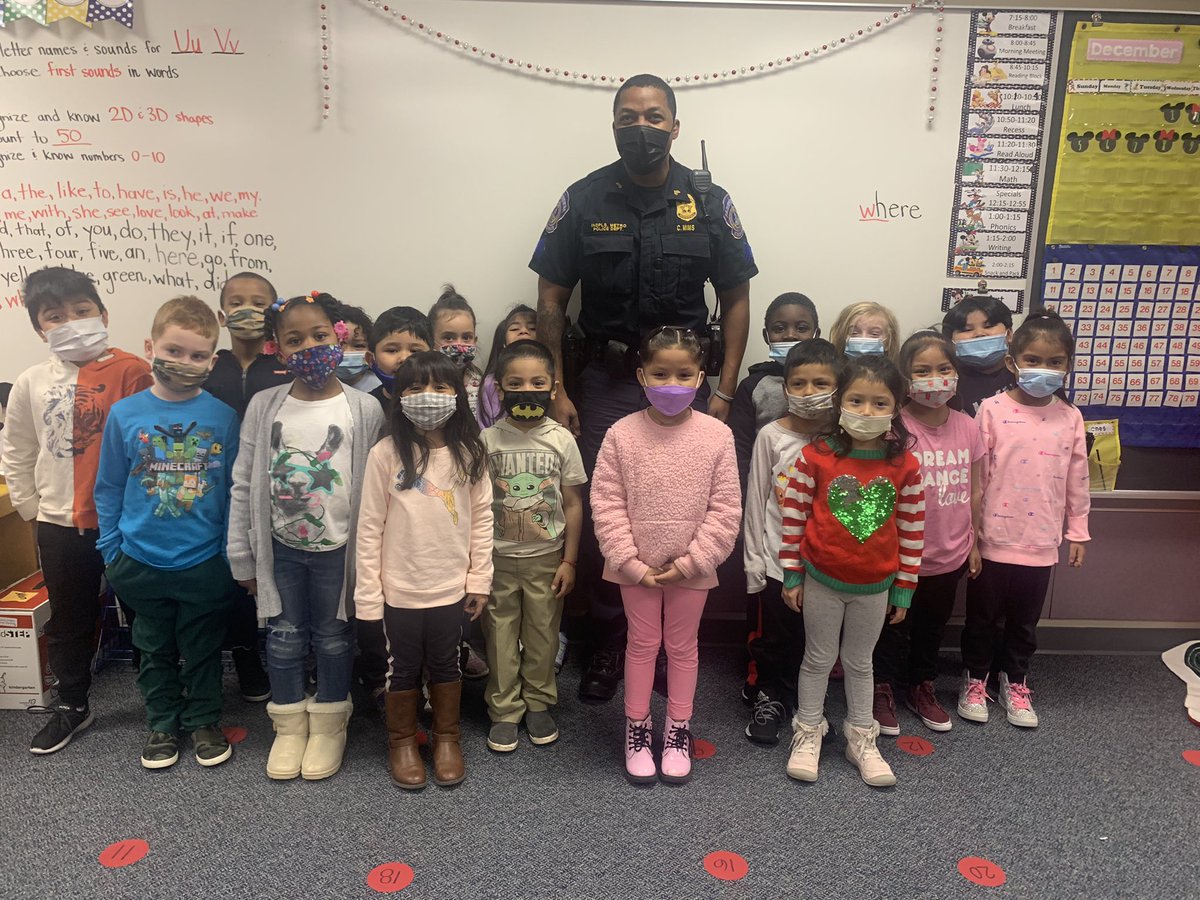 chloekayallen's tweet photo. Huge thank you to Sgt Mims and the Indpls Metro Police Department for your help with our missing Gingy! We’ll keep you updated if he’s found! #gingerbreadunit #kindergarten #wearewayne @MWEwayne https://t.co/0HPncOAkvA