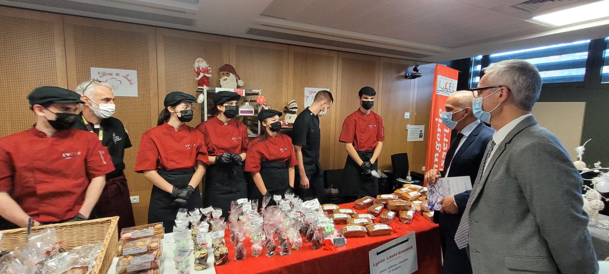 Les lycéens du @Lautreamont65 ont du talent en participant au 1er marché de Noël 🎅 dans le cadre de de la #SemaineDesLyceesProfessionnels au Rectorat @actoulouse @VoiePROToulouse