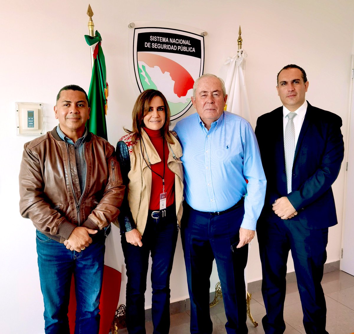 ObsSegCiudadana's tweet photo. Está mañana en reunión con  @LeonelCotaM Secretario de @sesnsp acordamos intensificar la vinculación ciudadana con los programas Federales en materia de Seguridad. El principio de un trabajo en colaboración con las fuerzas del Estado @rosaicela_ @Claudiashein https://t.co/h2tEcGW1lT