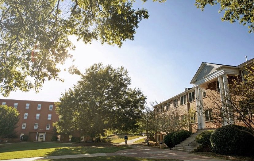 It’s a great day to be an EC Lion!! The college has received approval from SACSCOC to move forward in our strategic plan to offer masters degrees beginning in fall 2022! Click the link below to find out more! ec.edu/2021/12/08/emm…