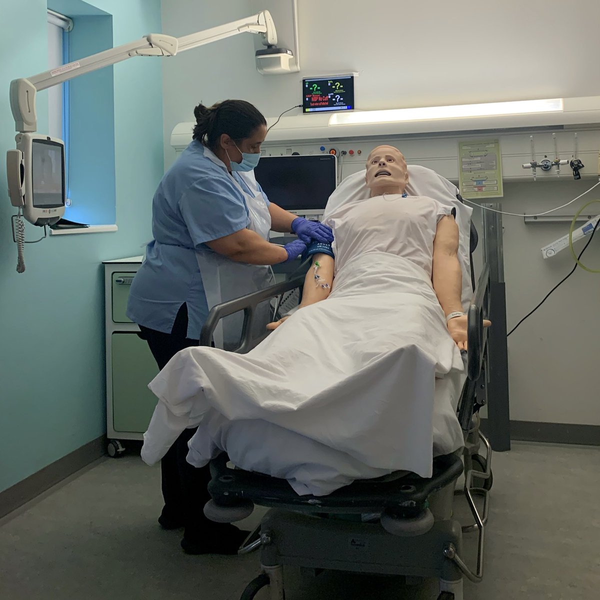 NCA_SIMandCS's tweet photo. Brilliant afternoon of insitu multidisciplinary simulation on H2 at @SalfordCO_NHS yesterday! 

The scenario was designed as an opportunity for staff to familiarise themselves with the #NationalTracheostomySafetyProject emergency algorithm.

@NCAlliance_NHS https://t.co/vuwL0tx1rH