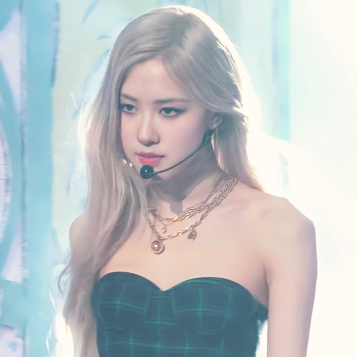 At least 400k gap for twitter voting, let's go

D16 vote, retweet
#MAMAVOTE #rosé