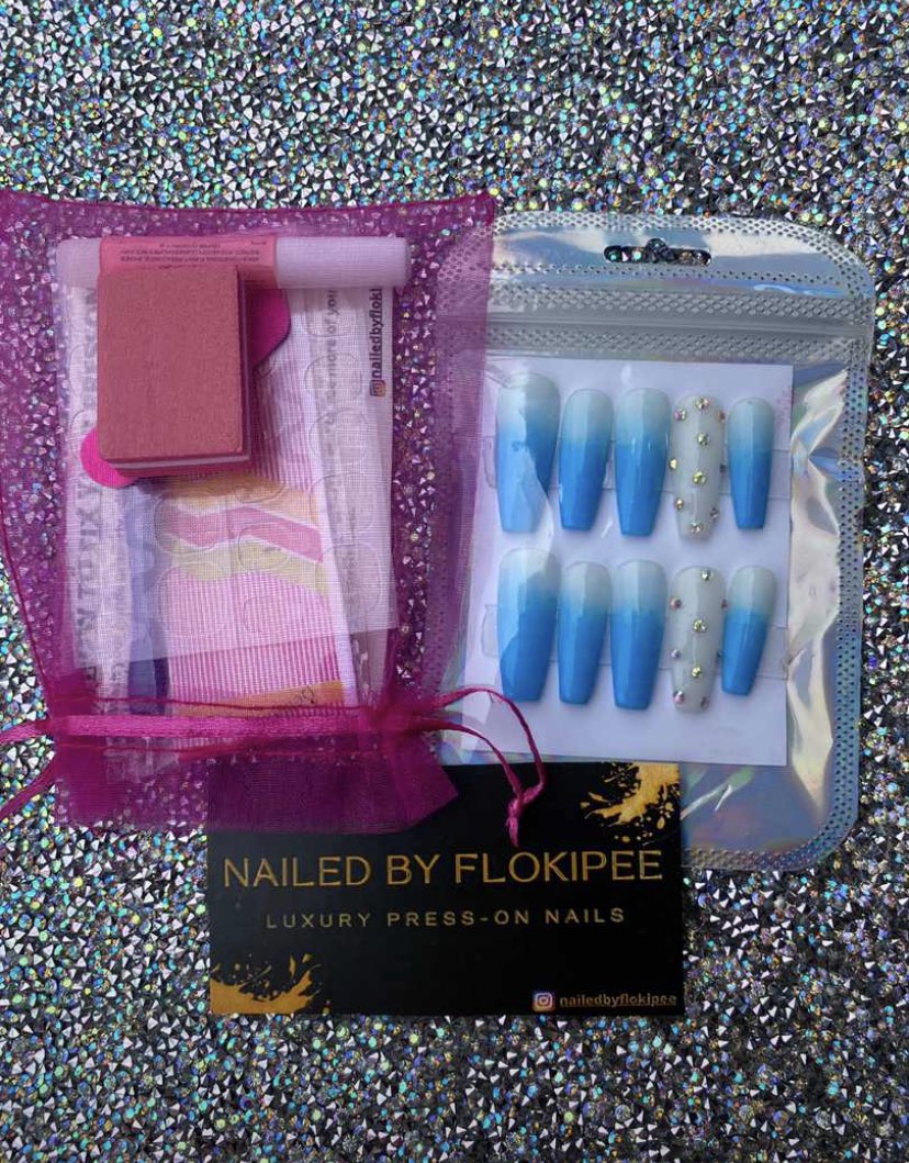 Flokipmakeover's tweet photo. Not bragging but I make the best Presson nails 😊 💯 Slide in my Dm to place your order 🤞I deliver across Nigeria 💯 https://t.co/NOHFyrRUzT