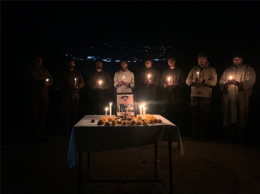 AdityaRajKaul's tweet photo. Moving. Kashmiris in the border areas of Jammu &amp; Kashmir’s Kupwara district come out in biting cold to pay rich tributes to General Bipin Rawat. He will always be known as People’s General and have a special place in the hearts of all Indians from North Kashmir. 🇮🇳 https://t.co/Z3KFthLFur