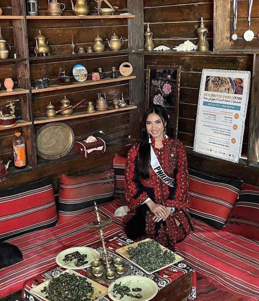 Pbi_Fr's tweet photo. Israël #vole la terre et #confisque la #culture
Vol de la culture palestinienne ..! Les candidates à Miss Monde, organisée par l'État occupant, sont impliquées dans le vol de l'#héritage et de l'histoire du peuple palestinien sous #occupation. https://t.co/KpNkbKIeNN