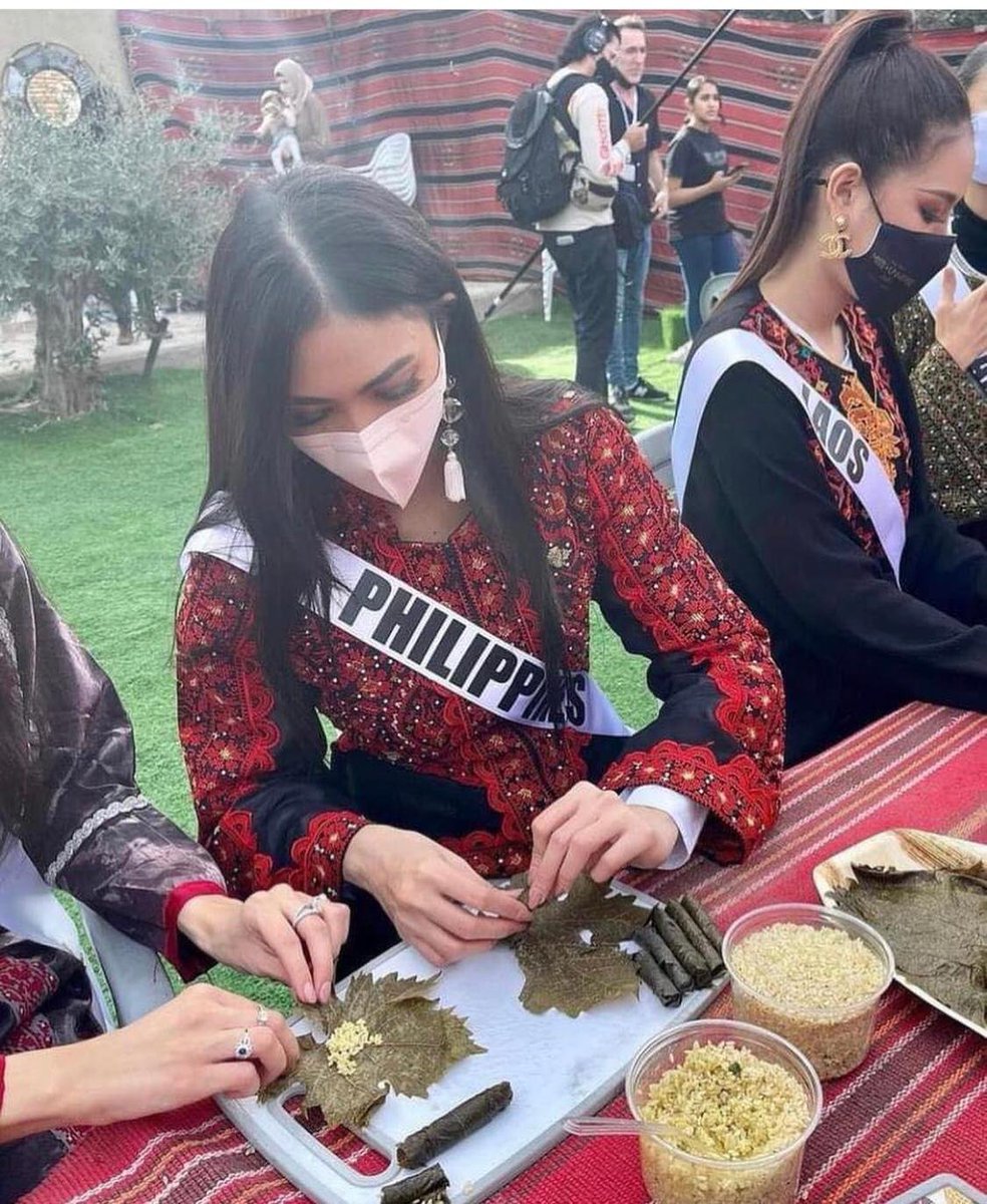 Pbi_Fr's tweet photo. Israël #vole la terre et #confisque la #culture
Vol de la culture palestinienne ..! Les candidates à Miss Monde, organisée par l'État occupant, sont impliquées dans le vol de l'#héritage et de l'histoire du peuple palestinien sous #occupation. https://t.co/KpNkbKIeNN