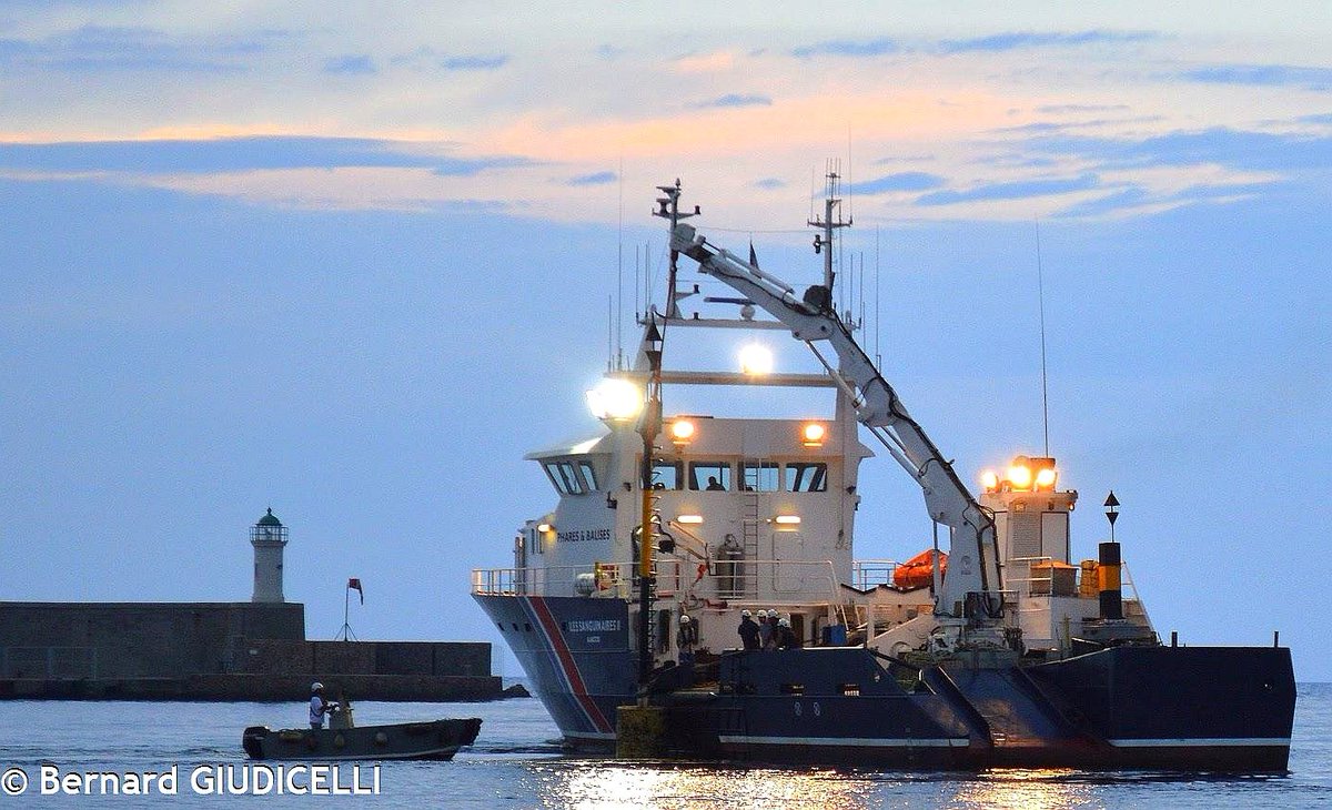 Giudi_Calvi's tweet photo. Phares et Balises
Baliseur Iles Sanguinaires II en 2016 lors du remplacement de la bouée espar cardinale Est du port de L'Isula Rossa.
Le 28 décembre 2020, ce navire venait s échouer sur le quai des torpilleurs d ajaccio.t
#pharesetbalises
@Gardien2Phare https://t.co/JHVTgnF9dr