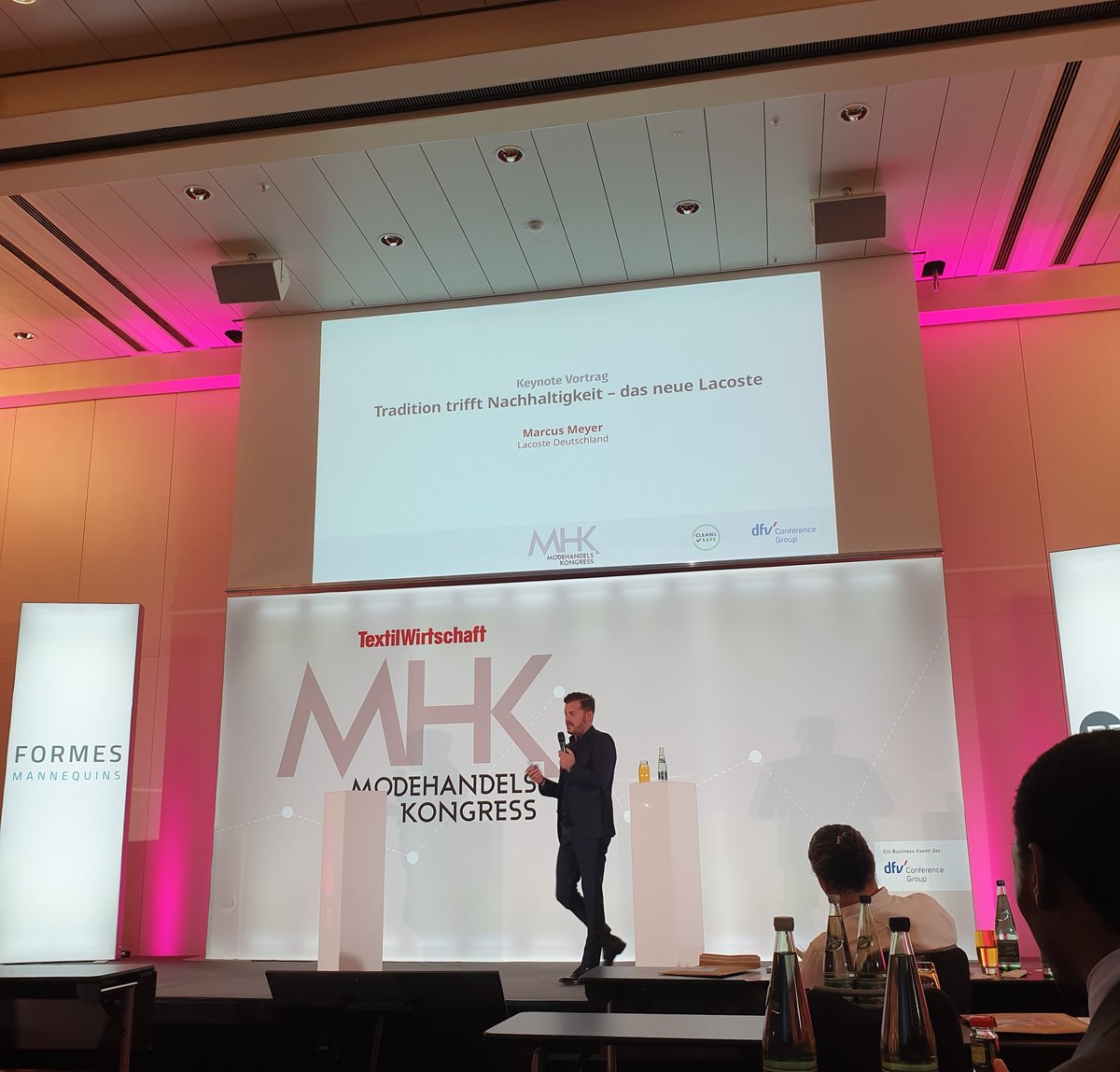 Von Marcus Meyer, Lacoste, erfahren wir einiges über die Marke #Lacoste, ihre Entwicklung und wie das Unternehmen mit dem Thema #Nachhaltigkeit umgeht. #DMHK21