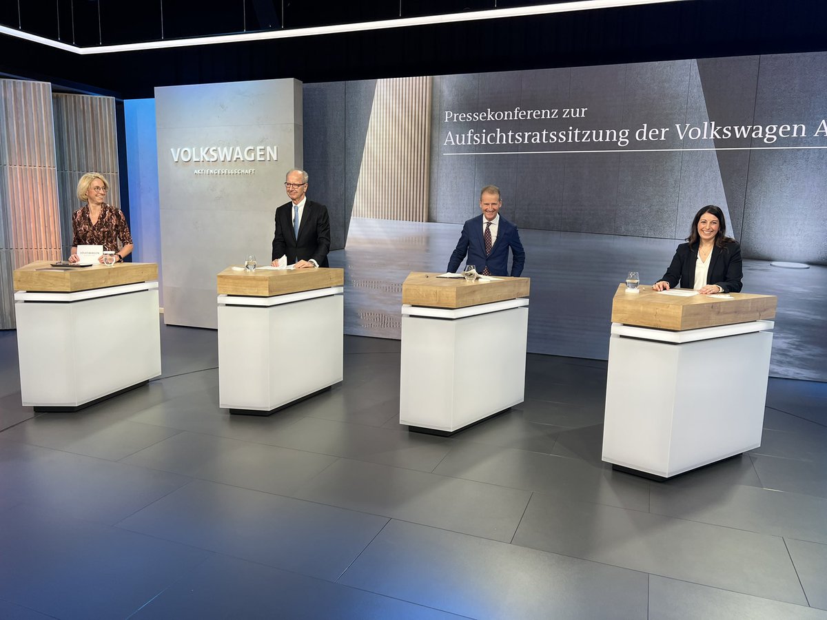 Maleen_Bo's tweet photo. Pressekonferenz der @VWGroup zur Planungsrunde. Nach bewegten Wochen mit einem gemeinsamen Zielbild.
- Neubesetzung Schlüsselpositionen 
- Elektrifizierung europ. Standorte
- Investitionen in Zukunftsthemen
➡️ https://t.co/bVDxkanac5 https://t.co/2Mkx9EOwRZ