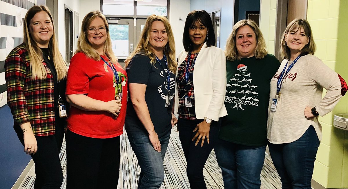 ShemellarD's tweet photo. A team pic just because! @CreechElem #twitterbattle21 #teamelrod #galrod https://t.co/wHb7Ovi4zR