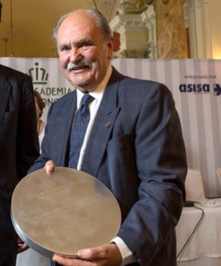 RAGinforma's tweet photo. Con mucho pesar decimos adiós al gran maestro de maestros de la cocina vasca. Luis Irizar, nuestro Premio Nacional de Gastronomía ‘Toda una vida’ de 2013. https://t.co/9cLqFGk4dO