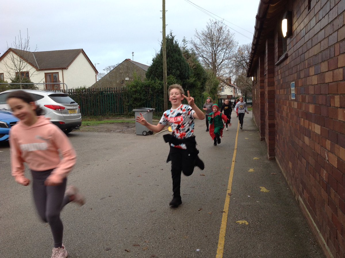 CCMPrimary's tweet photo. Year 5 thoroughly enjoyed their elf dash this afternoon #elfdash https://t.co/kFA2cZCBdZ