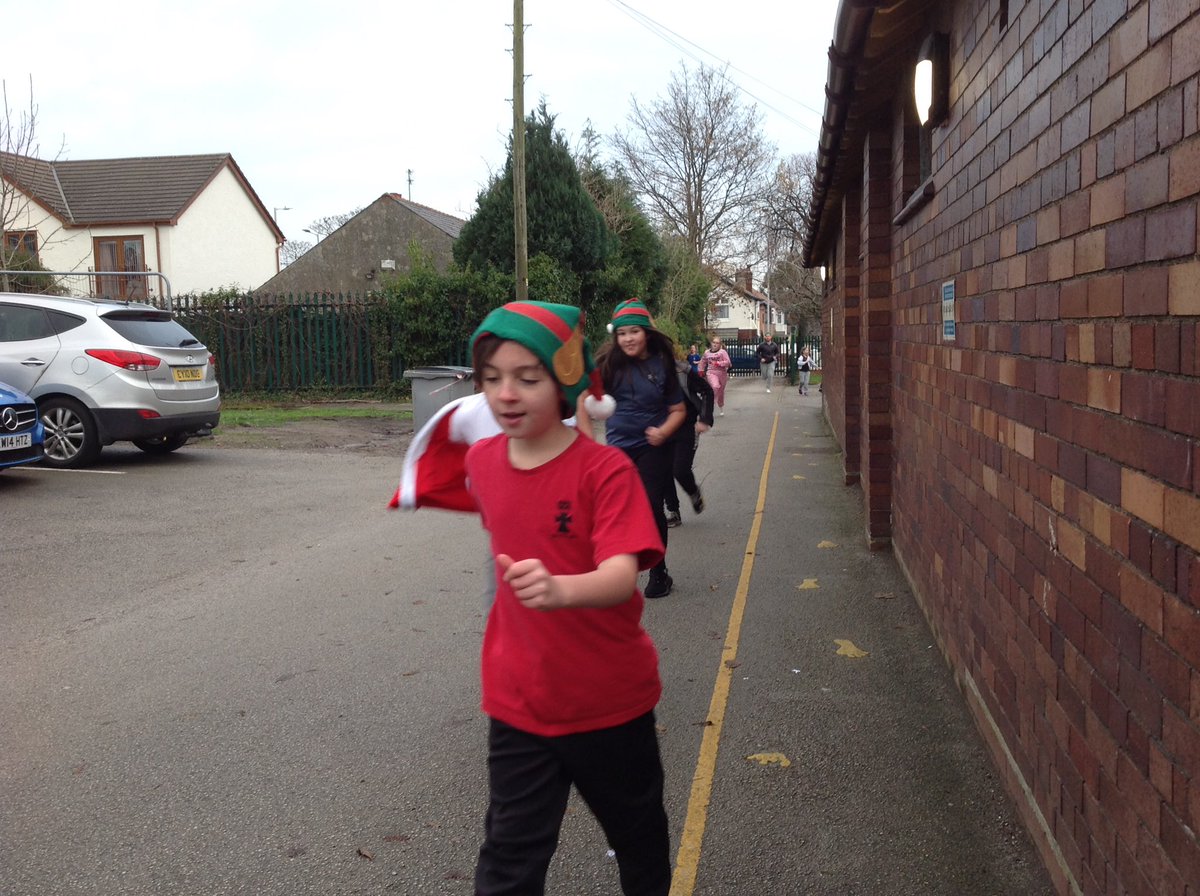 CCMPrimary's tweet photo. Year 5 thoroughly enjoyed their elf dash this afternoon #elfdash https://t.co/kFA2cZCBdZ