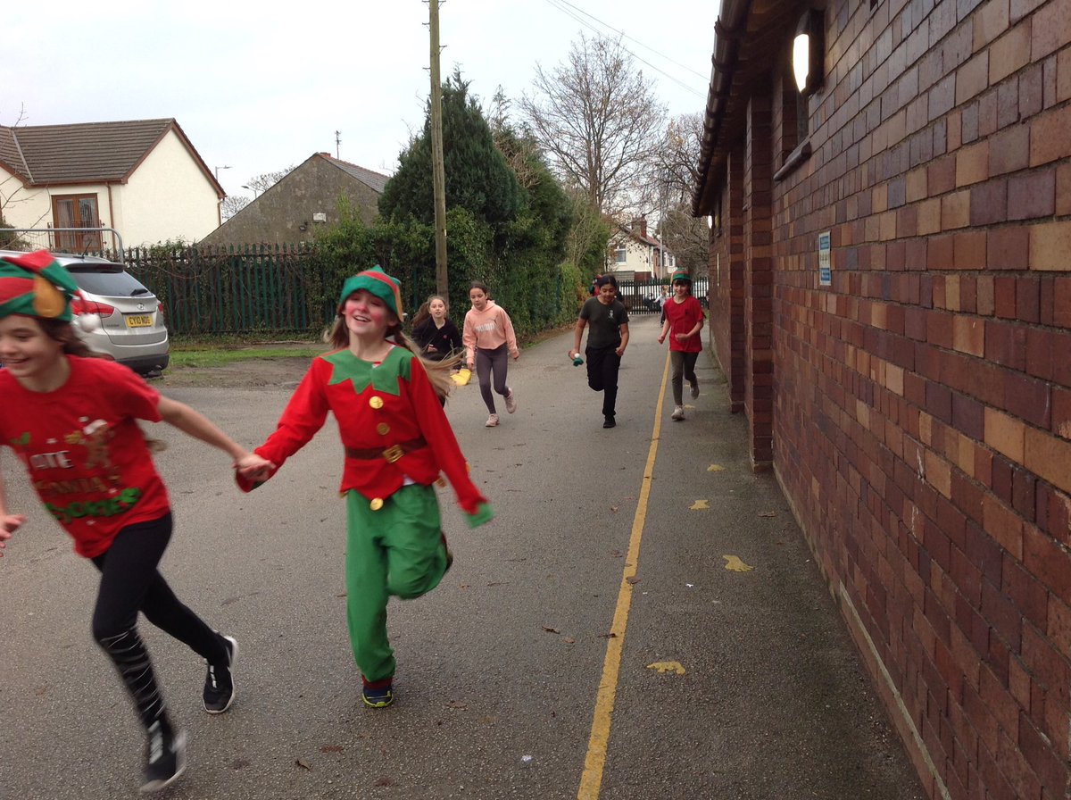 CCMPrimary's tweet photo. Year 5 thoroughly enjoyed their elf dash this afternoon #elfdash https://t.co/kFA2cZCBdZ