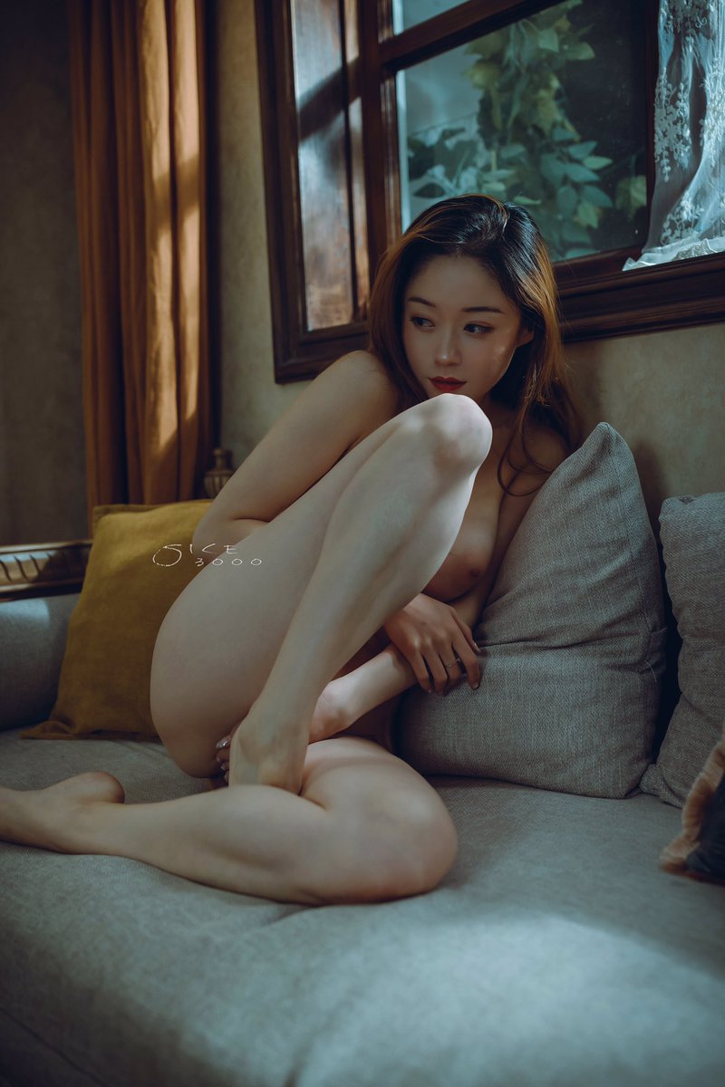 也许不是忘不了过去
而是心疼那时的自己
摄影：@SICE3000
出镜：@UUUlanda 
投稿：@IES_anh @qly520 @mumu537  @Fengsiyuan https://t.co/VLRryAd1iK