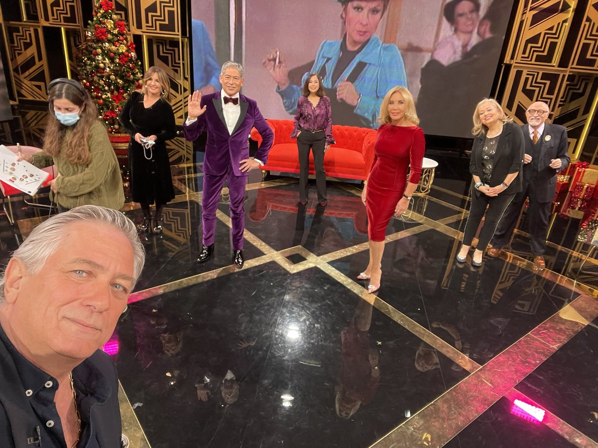 perollan's tweet photo. Anoche disfruté hablando de mi querida Lina en “Lazos de Sangre” de TVE con amigos a los que quiero y hacía tiempo que no veía. Un rato estupendo. Gracias a todos y al equipo completo del programa. https://t.co/uFgVhFg5Ni