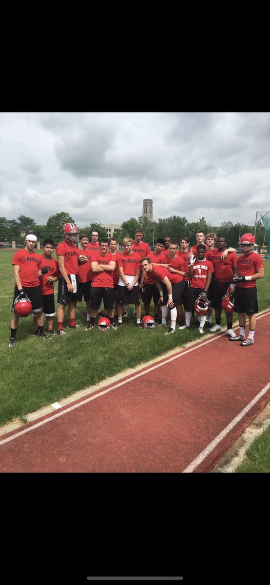 DCHS_Football14's tweet photo. A little #TBH to this squad. Some dogs in here!! @Jimmy_Seewald @liamsoraghan @mahuynh99 @TheEricGillis @__RAISEUP @ScottCombs_12 @sivart220 @qblair21 https://t.co/PeO734zbZf