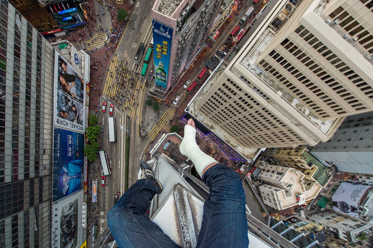 roof_topper's tweet photo. 1/ In 2014 I encountered my own zen master and little boy fable. A photo thread;

https://t.co/pZqK1dOggJ

Imagine my excitement arriving in Hong Kong for the first time after capturing cities in NA and Europe, I had landed in one of the most densely urban cities in the world https://t.co/8hqo3yj6aV