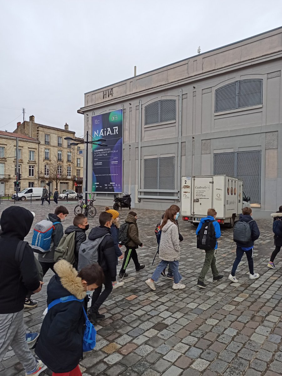 EduNum40's tweet photo. Une classe de CM2 de l'école du Péglé à Mont-de-Marsan au forum @NAIA_R_bordeaux . Des ateliers pour découvrir l'intelligence artificielle et la robotique, des rencontres avec des professionnels et des chercheurs. https://t.co/NUl8ShgPpn