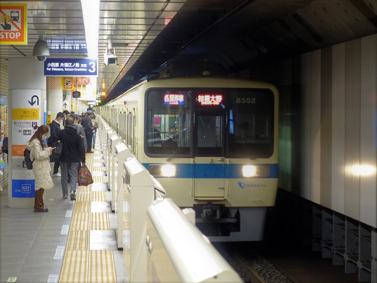 OER2052F's tweet photo. 今ではこれが最古参。これより後に生まれた車両が廃車になるとは、正直複雑な気持ちになりますな。(;゚Д゚)
#小田急 #小田急8000形 #8252F #令和になっても走り続ける昭和生まれの鉄道車両 #記録は大事 https://t.co/r55FKAOTE8