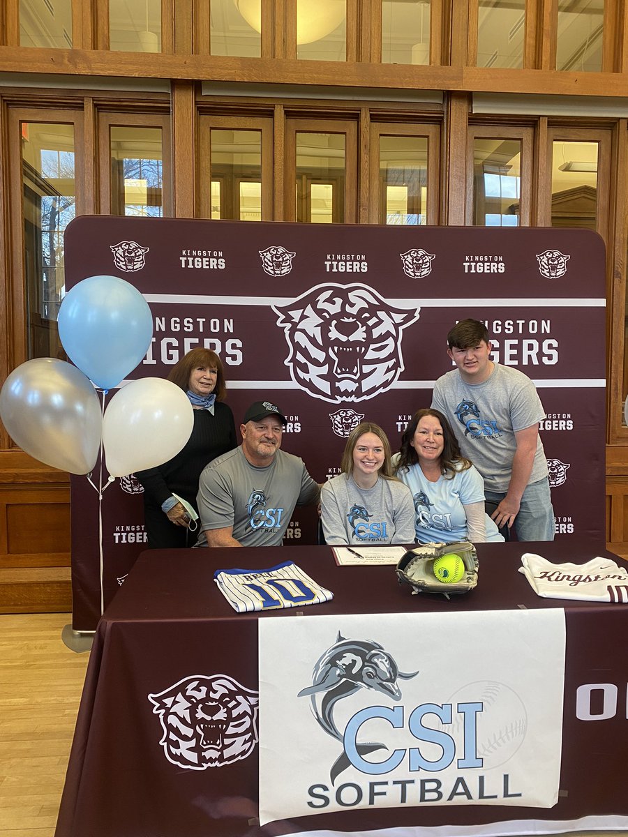 KHSTigerNation's tweet photo. Congrats to Paige Bell and her family as she signed her NLI to compete at the Collegiate Division II Level in the sport of Softball at The College Of Staten Island! 🥎 

#AlmostKHSAlum #FutureDolphin @CSIDolphins #TigerPride https://t.co/FIj40VaIDu