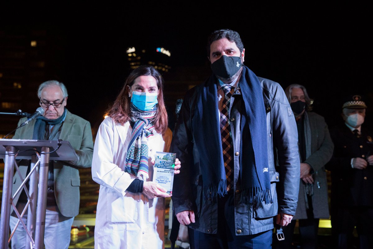 El #CAPMontnegre va estar present a l'acte d'homenatge als serveis essencials i en record de les víctimes de la pandèmia, celebrat a @bcn_LesCorts, acompanyat de la inauguració de la intervenció artística efímera a l’espai públic “La Font de la Medusa”
ajuntament.barcelona.cat/lescorts/ca/no…