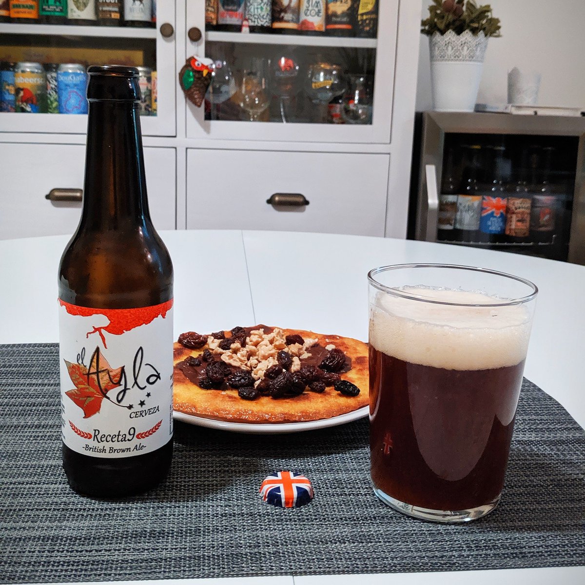 cervezaselayla's tweet photo. ¿Quién le puede decir que no a una fantástica British Brown Ale con este tiempo?

Gracias Pablo por la foto. Nos ha encantado. Ya sabéis que podéis enviarnos vuestras fotos con alguna de nuestras cervezas. Aprovechad a hacer los pedidos de cara a la Navidad!!
#cervezaartesana https://t.co/hopLvQBNbd