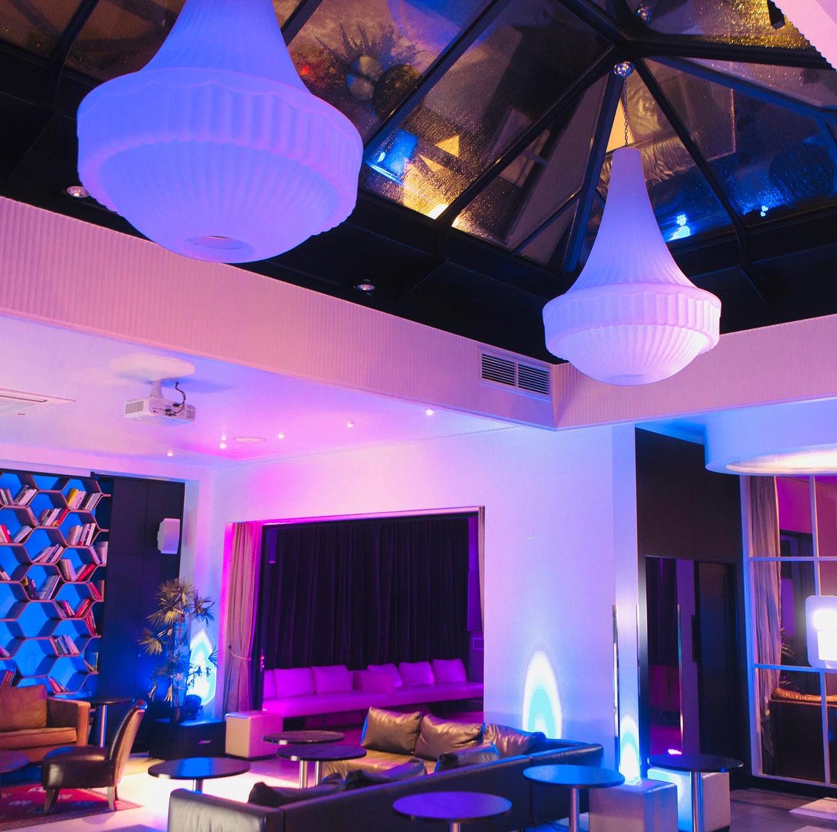 evenementisTlse's tweet photo. Soirée (très) festive Trust’IT au Lieu Privé, un superbe loft parisien, avec de nombreuses animations 👏

Merci à Ali Sidhoum qui nous a laissé carte blanche et à tous les invités d’avoir accepté l’auto-test dans la bonne humeur 🙏

#event
#evenementis
#paris
#lieuprivé
#Trust’IT https://t.co/oKiFlO23J5