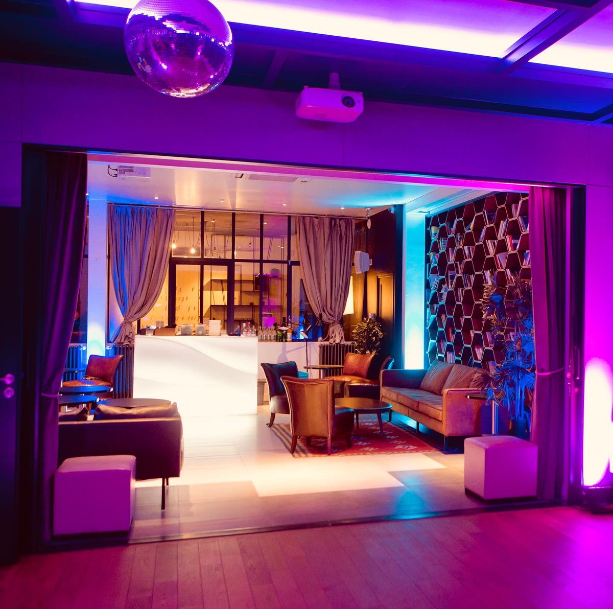 evenementisTlse's tweet photo. Soirée (très) festive Trust’IT au Lieu Privé, un superbe loft parisien, avec de nombreuses animations 👏

Merci à Ali Sidhoum qui nous a laissé carte blanche et à tous les invités d’avoir accepté l’auto-test dans la bonne humeur 🙏

#event
#evenementis
#paris
#lieuprivé
#Trust’IT https://t.co/oKiFlO23J5